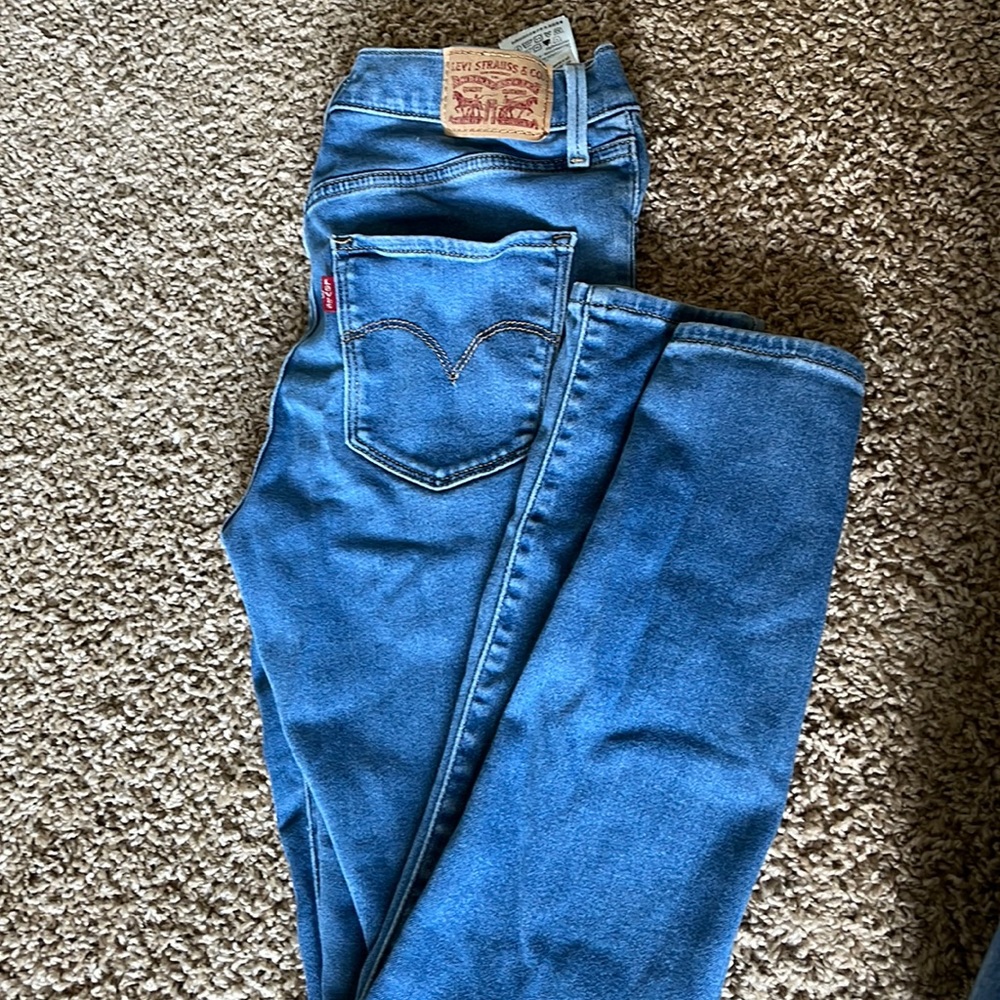 Levi’s high rise super skinny size 26 light wash jeans